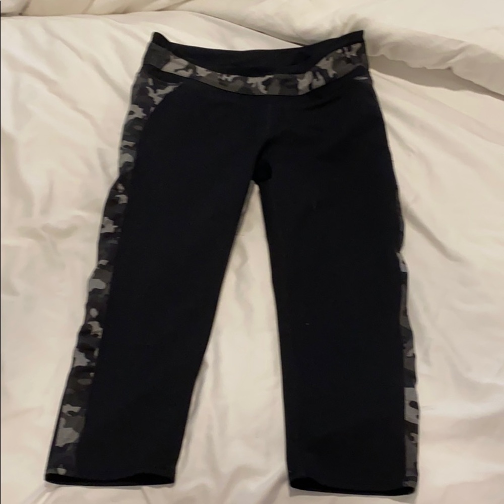 Fabletics black/camo athletic ankle leggings